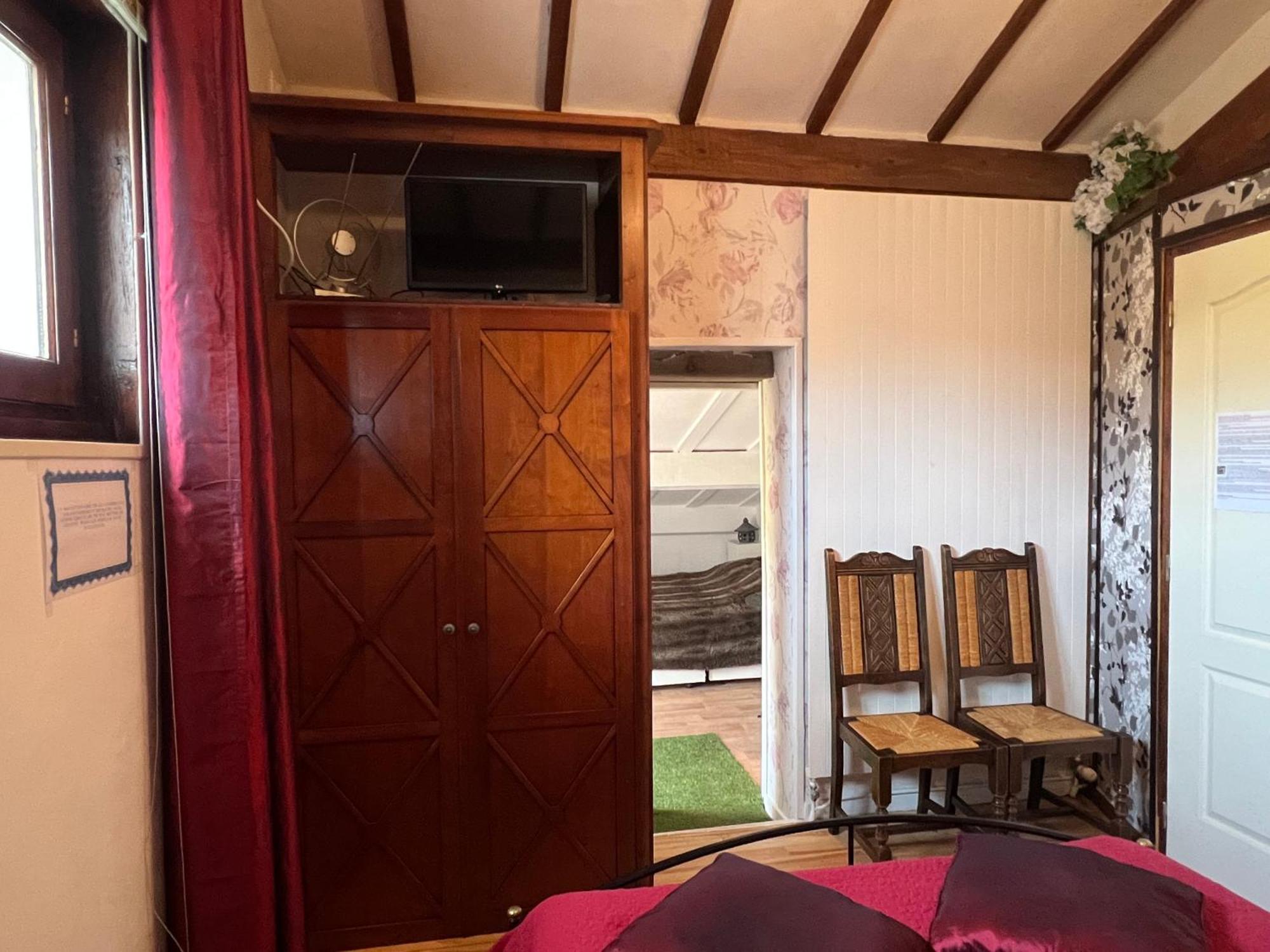 Maison D'Hotes L'Escale Du Loup Blanc Maringes Exteriör bild